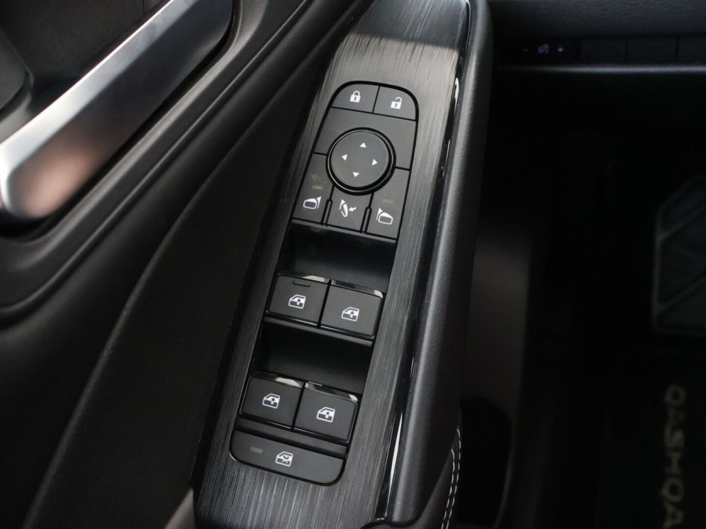 Nissan-QASHQAI-23
