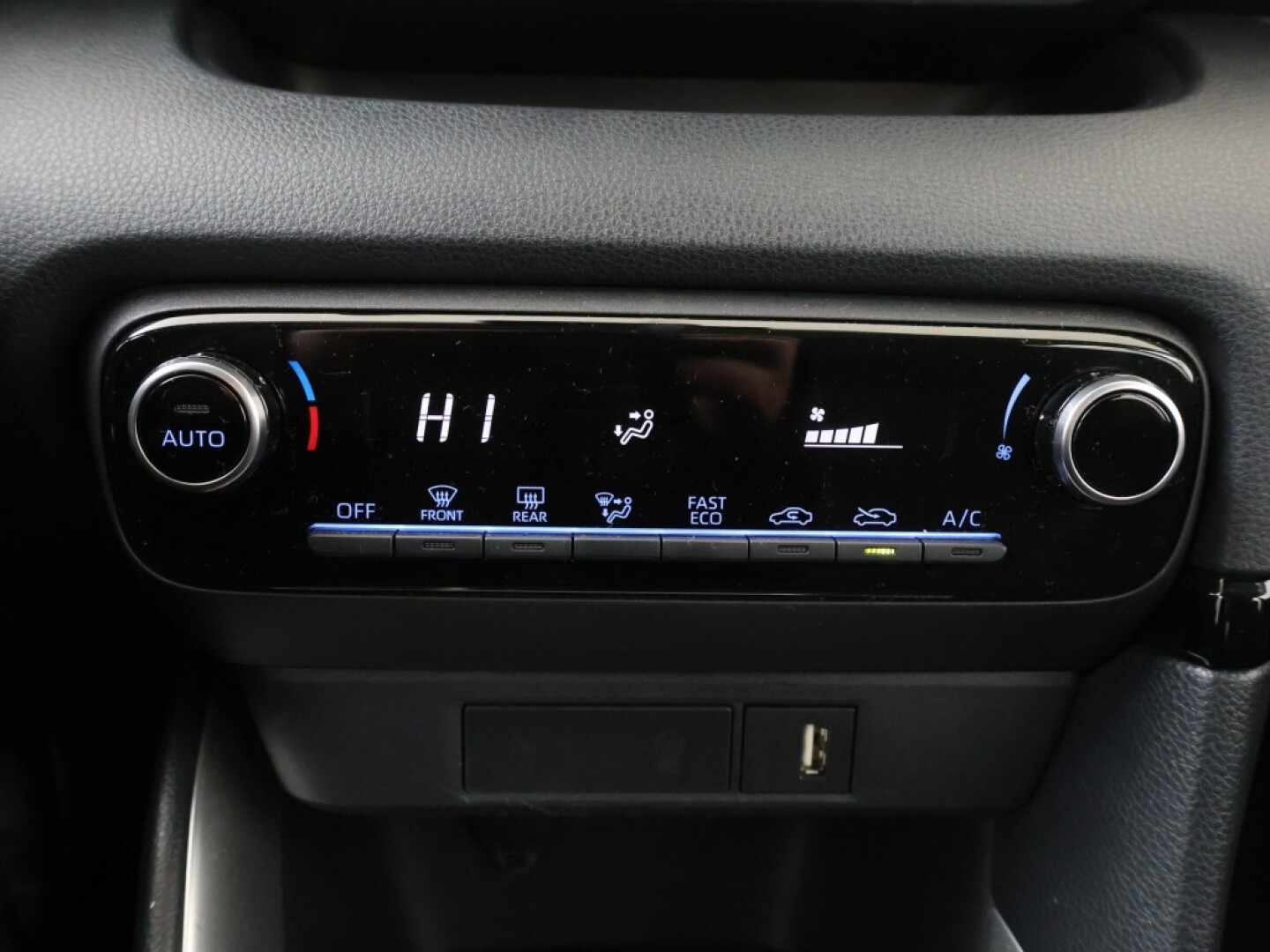 Toyota-Yaris-27